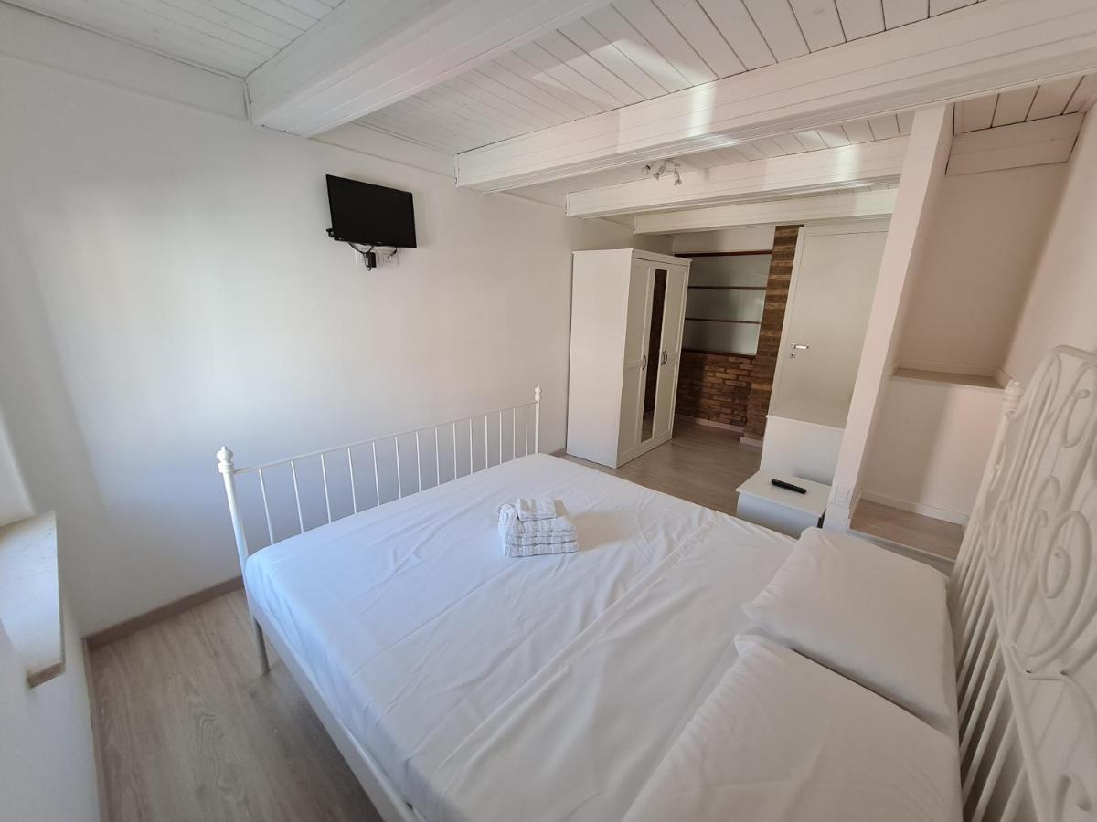 Ferienwohnung Al Castello - Aeroporto Delle Marche - Ancona Falconara Marittima Exterior foto