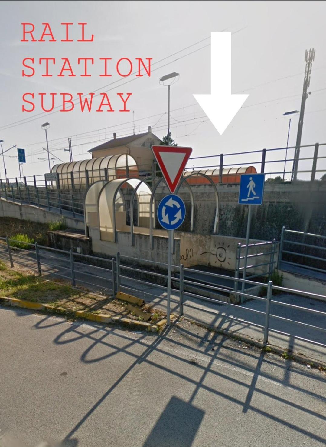 Ferienwohnung Al Castello - Aeroporto Delle Marche - Ancona Falconara Marittima Exterior foto